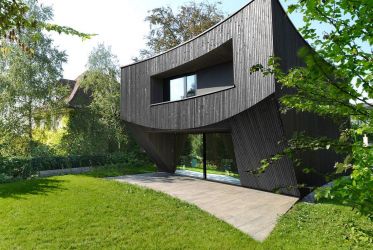 Đường cong sáng tạo cho ngôi nhà gỗ độc đáo ở Thụy Sĩ