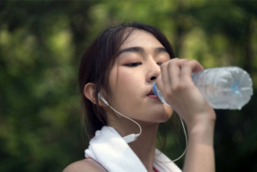 4 nhóm người không nên uống quá nhiều nước, chẳng những vô ích mà còn có hại cho sức khỏe, thậm chí gây nhiễm độc nước