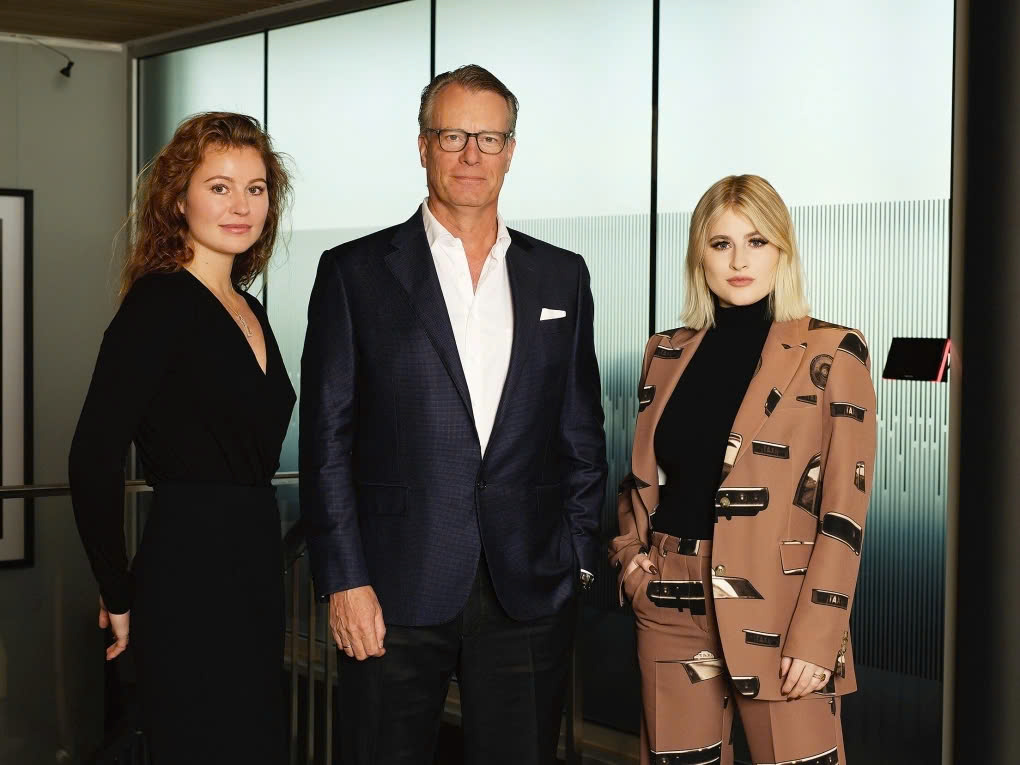 Katharina Andresen (bên phải), Alexandra Andresen (bên trái) và bố Johan H. Andresen. Ảnh: Ferd